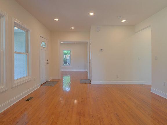 5th image of 522 Henry Ave