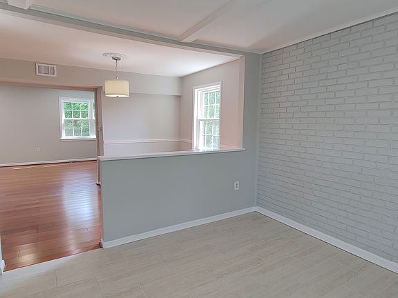 4th image of 8120 Larkin Ln