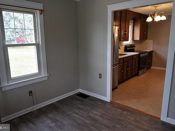 5th image of 613 Bankert Rd