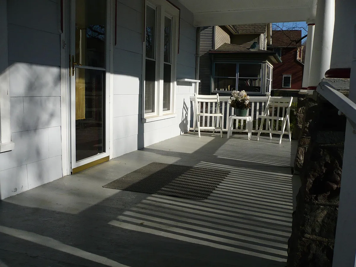 Building Photo - 539 Grace St