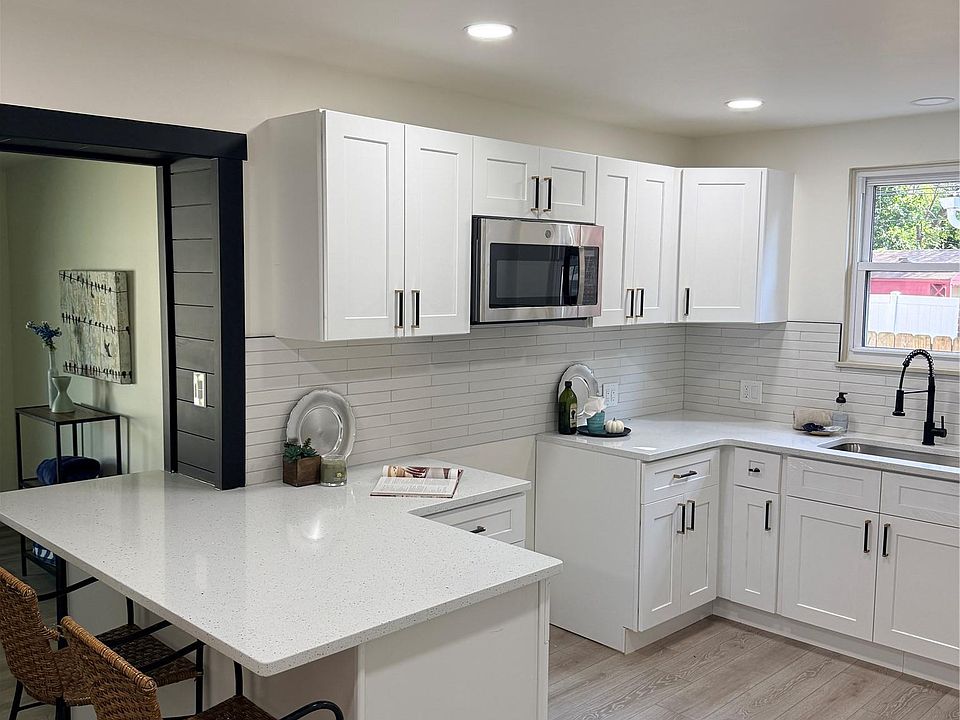 18288 Glastonbury Rd, photo 8