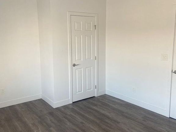 4th image of 1830 W Jefferson Blvd #8