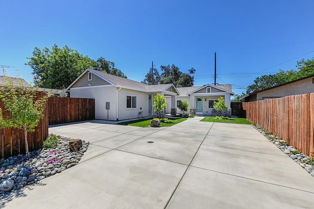 2 bed, $2,195 — Photo 3