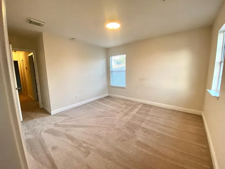518 Remington Chase Ct — Photo 9