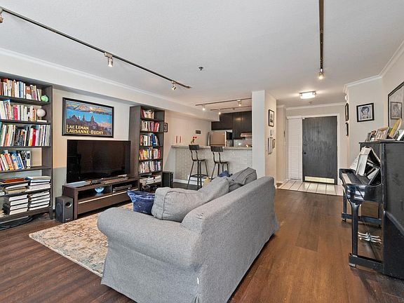 4th image of 1271 Poplar Ave APT 201