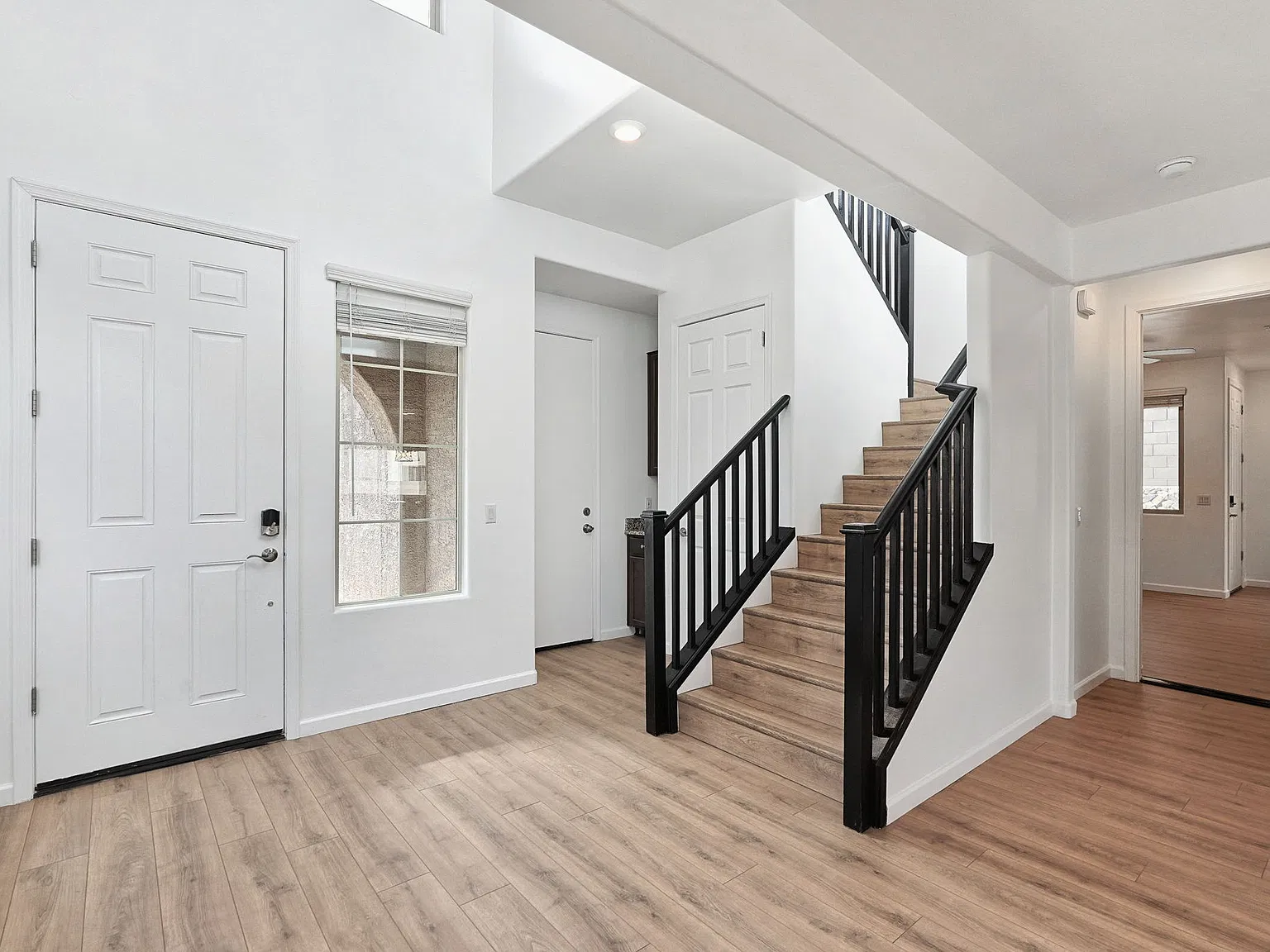 4 bed, 3005 sqft, $3,300 — Photo 4