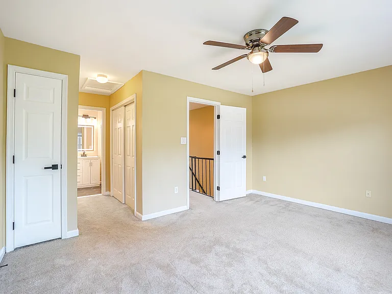20206 Foothill Ter — Photo 25