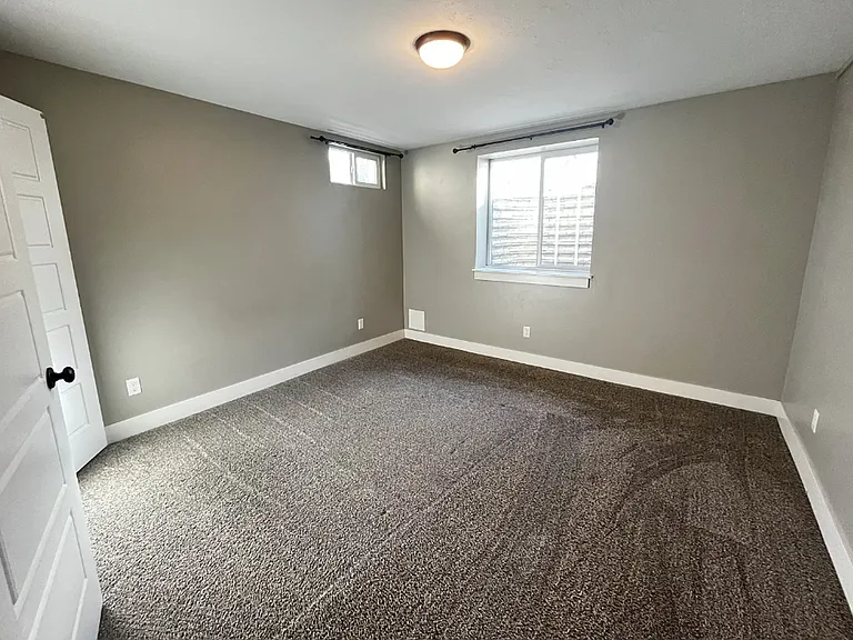 W701AR — Photo 11
