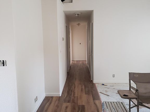 4th image of 2586 Royal Park Dr