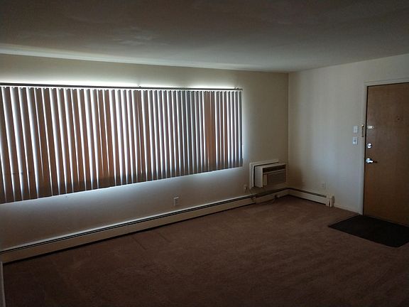 5th image of 1010 Island Drive Ct APT 111