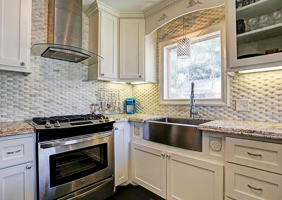 1st image of 605 Avenue Of Oaks St
