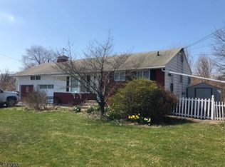 170 Elmhurst Dr, Phillipsburg, NJ 08865