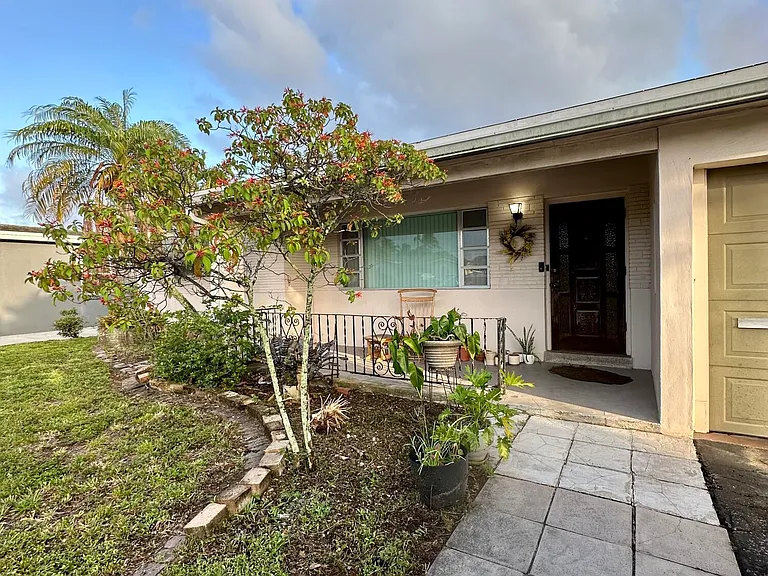 7000 SW 11th St — Photo 5