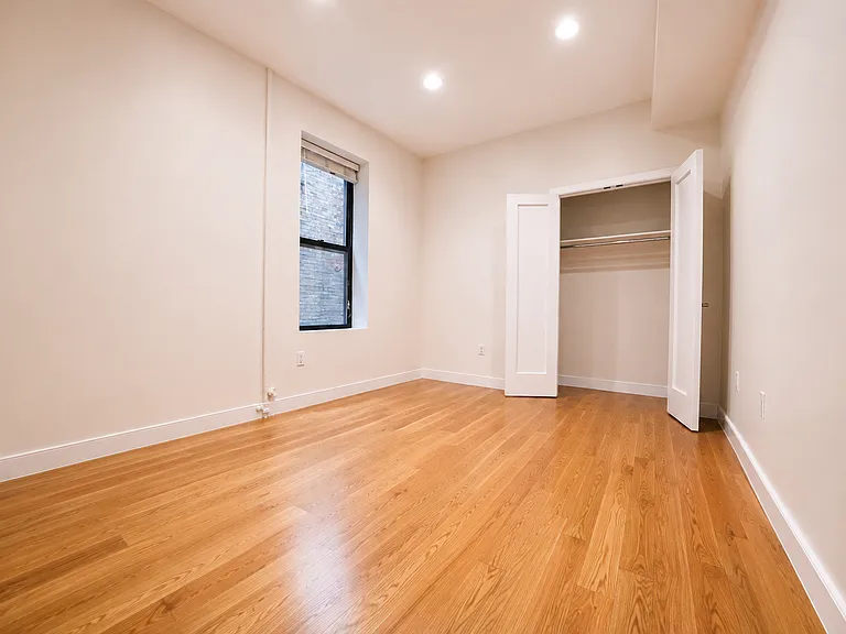 28-19 Astoria Blvd #7 — Photo 4