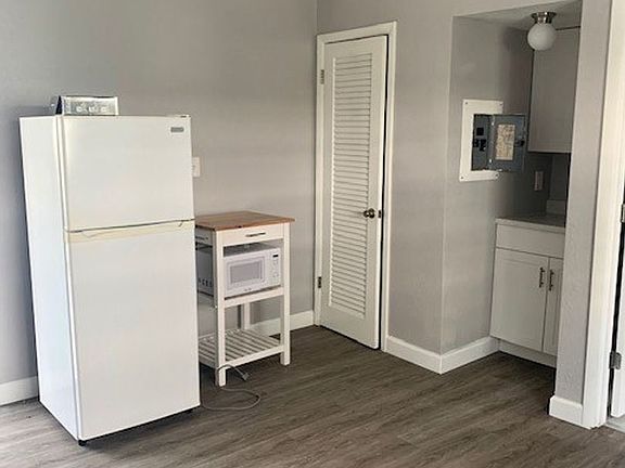 2nd image of 1625 Elizabeth St APT 1A