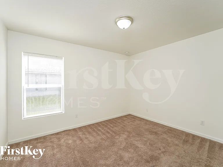 1481 SW Kamchatka Ave — Photo 14