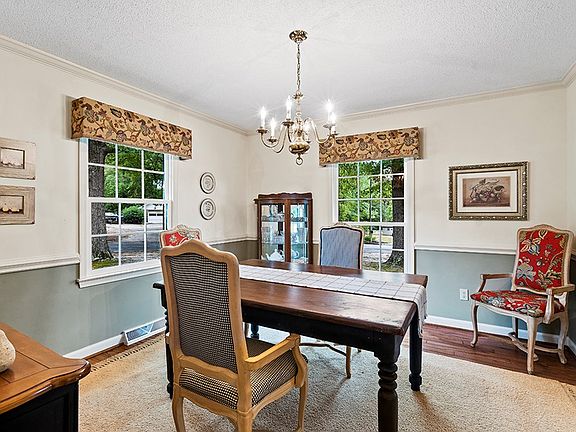 5th image of 208 Kenilworth Dr