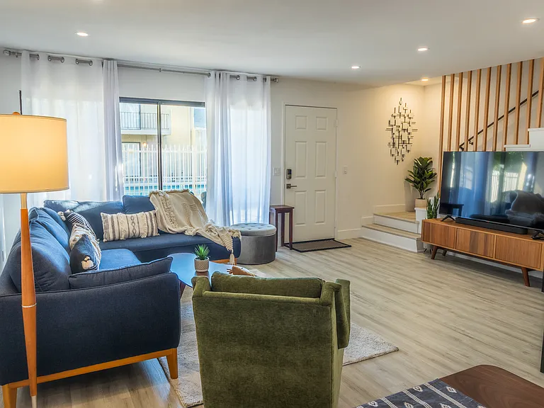 2415 Los Patos Dr — Photo 2