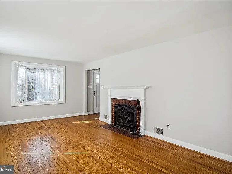 10215 Day Ave — Photo 5