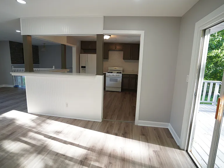1501 N Freund Ave — Photo 8