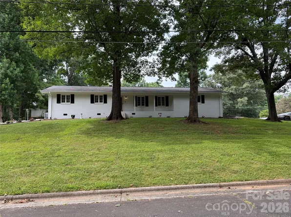 803 E 24th St, Newton, NC 28658