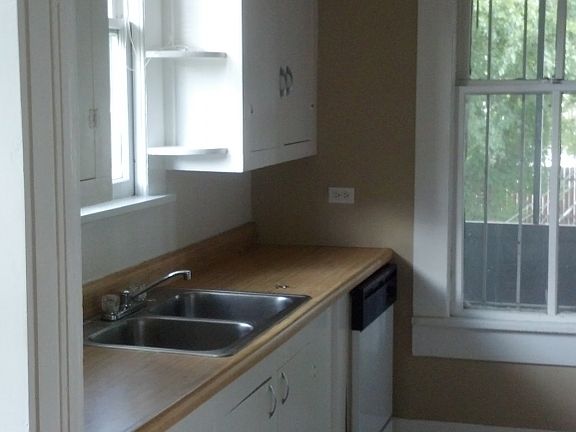 2nd image of 908 Jefferson Pl