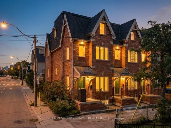 2 Cam Fella Ln, Toronto, ON M4L 3Z5