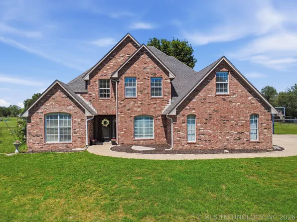 9215 E 156th St N, Collinsville, OK 74021