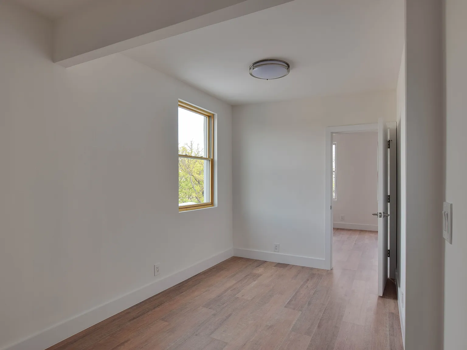 60-19 56th Dr — Photo 4