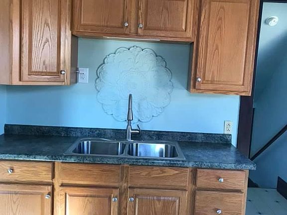 5th image of 225 Streibeigh Ln