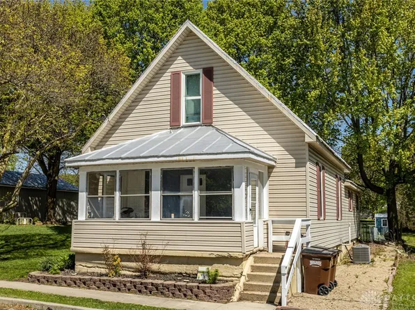 207 W Cross St, Palestine, OH 45352