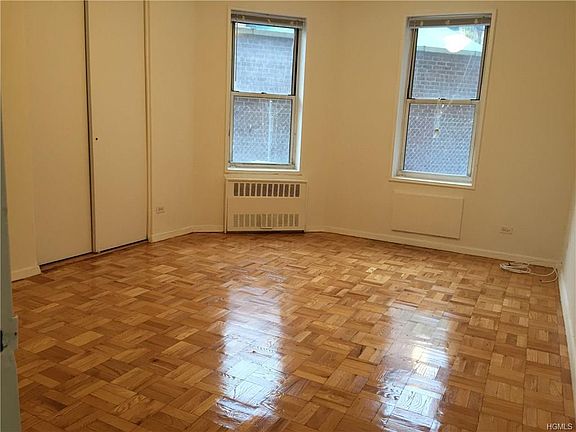 4th image of 91 E Van Cortlandt Ave #2A