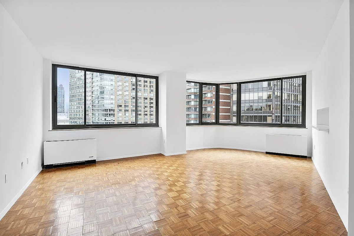 2000 Broadway APT 11F photo 1