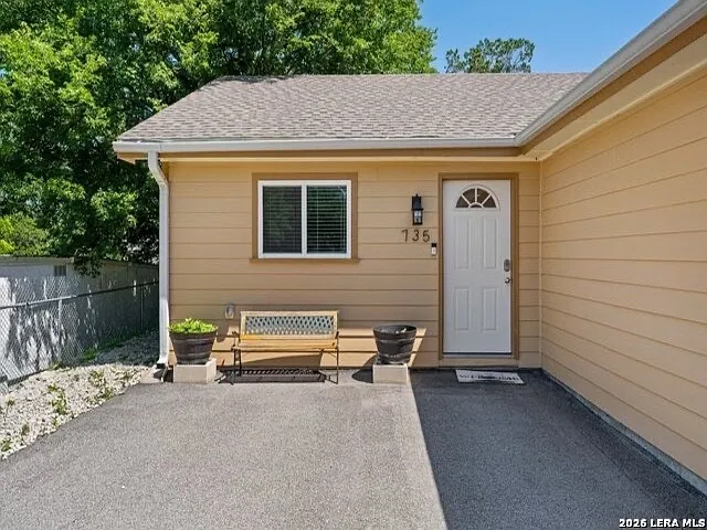 3 bed, 2.0 bath, 1632 sqft, $2,100 — Photo 3