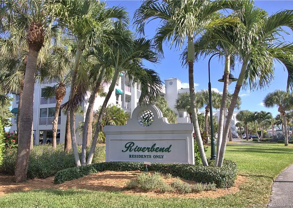 184 NE Edgewater Dr #1001