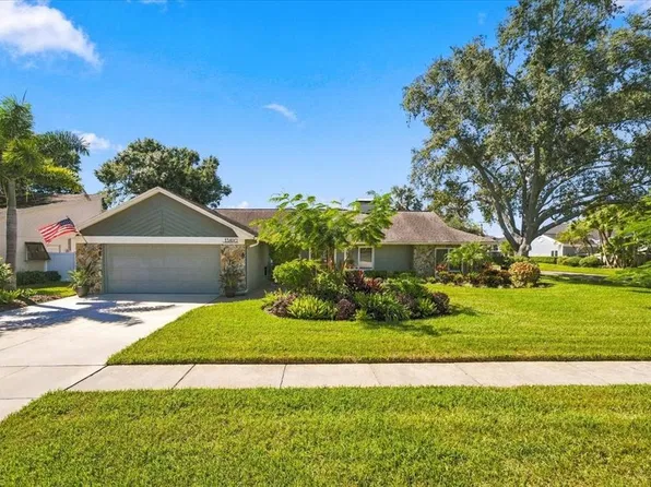 13810 LAKE VILLAGE PLACE, TAMPA, FL 33618
