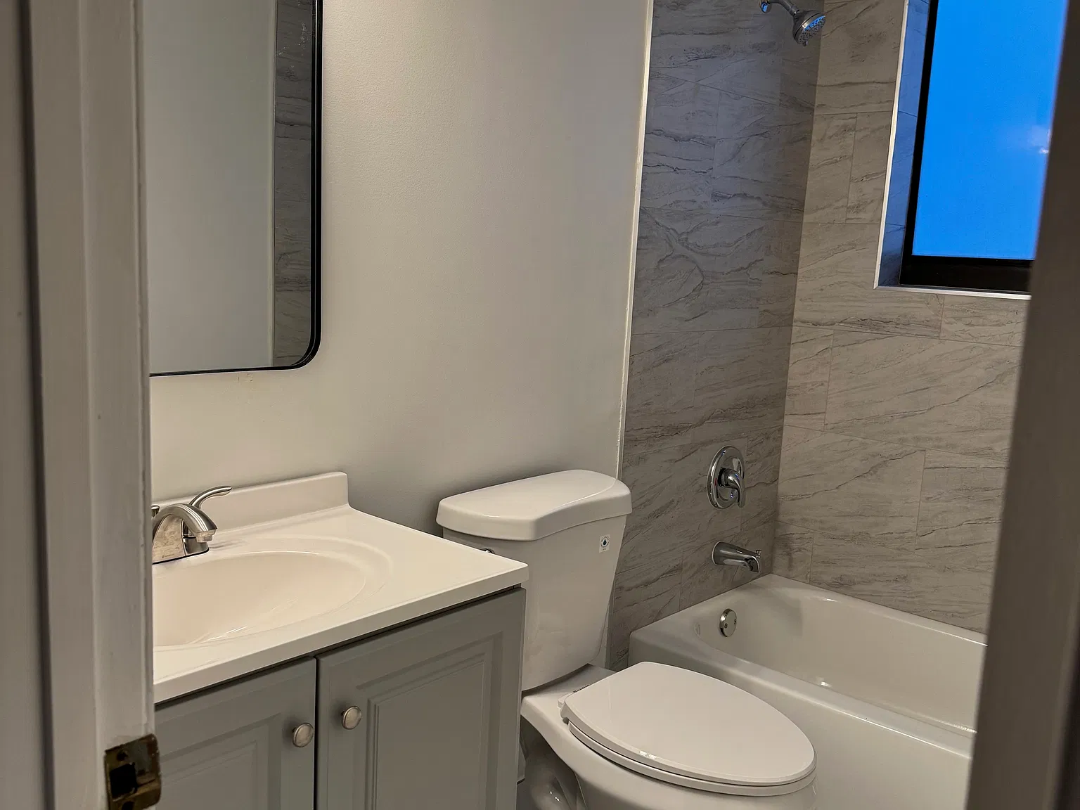 2 bed, 800 sqft, $2,100 — Photo 3