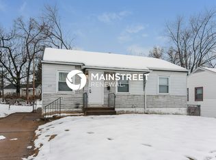 437 Midlothian Rd, Saint Louis, MO 63137