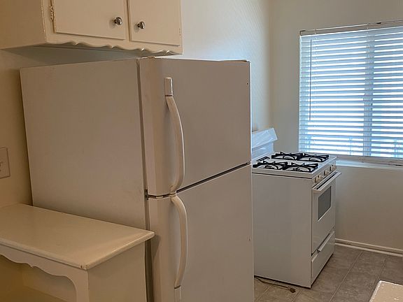 2nd image of 1132 12th St APT 6