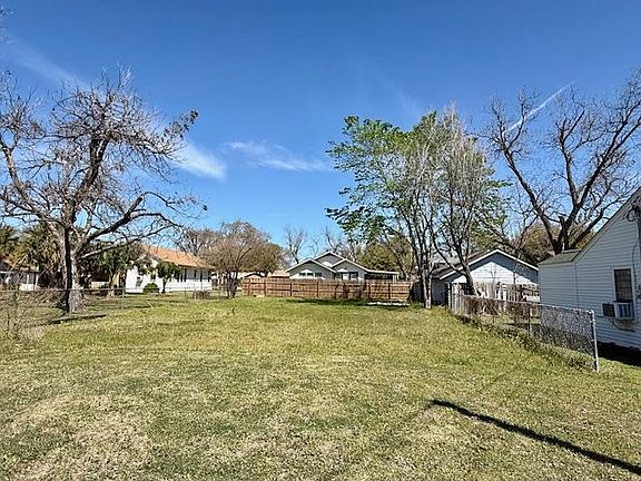 5th image of E 9th St