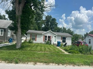 566 E Mulberry St, Watseka, IL 60970
