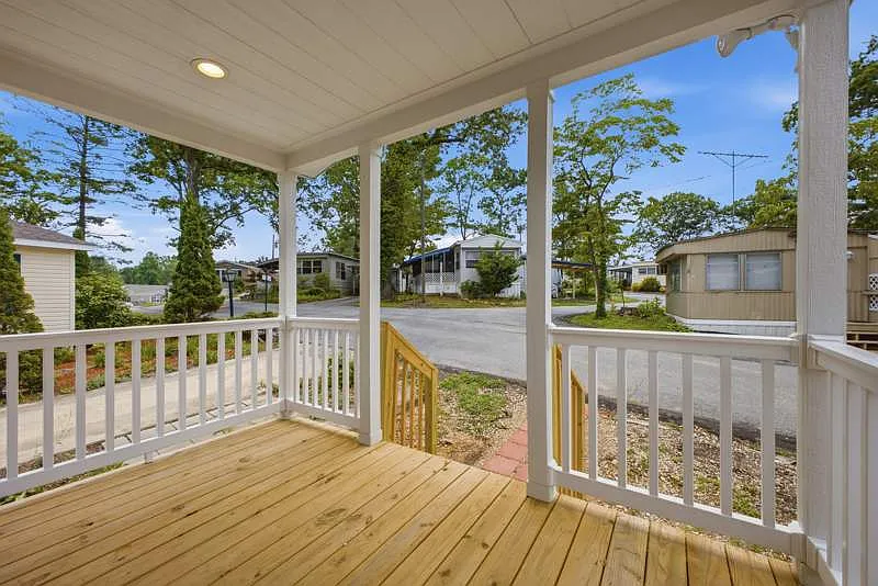 84 Maple Path Ln