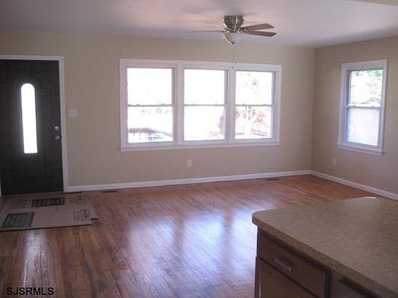 3rd image of 913 Elty Ave