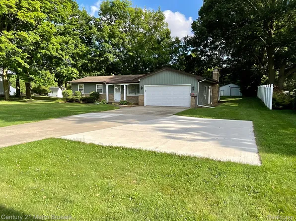 4392 E Carpenter Rd, Flint, MI 48506