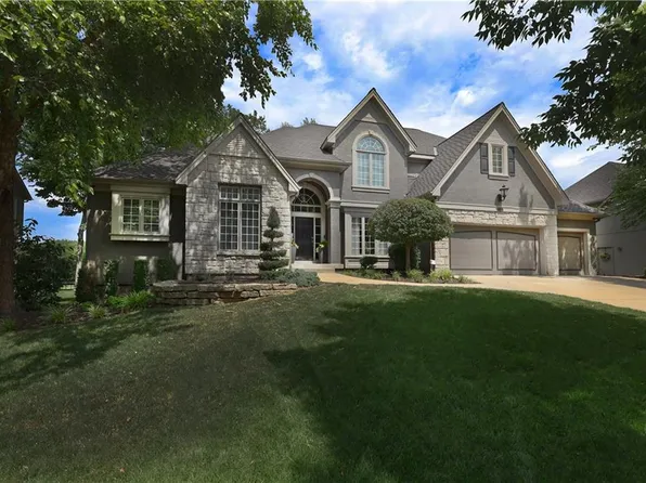 9333 Redbud Ln, Lenexa, KS 66220