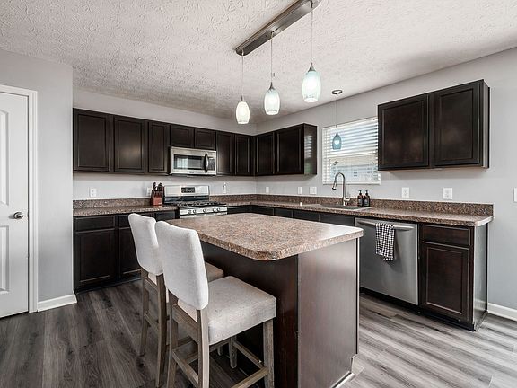 5th image of 642 Thornbush Dr