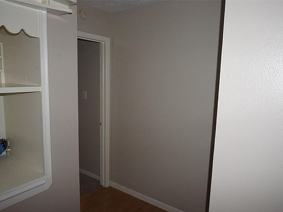 4th image of 5022 Fox Hollow Blvd
