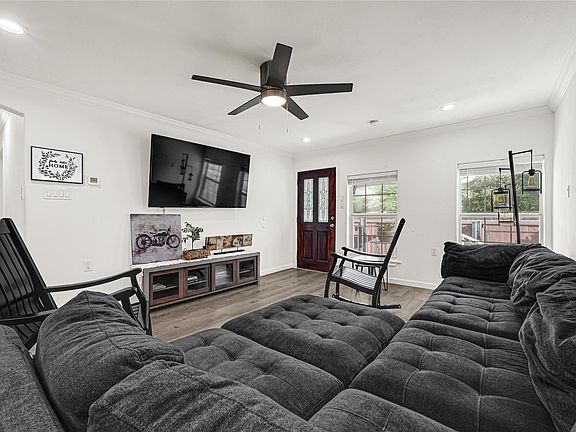 4th image of 2809 Tooke St