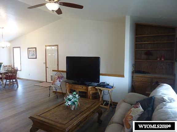 4th image of 318 College Ln