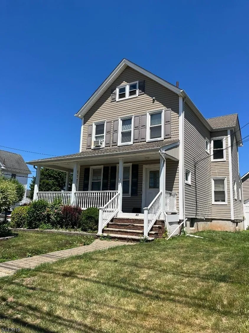2 bed, 1.0 bath, $2,100 — Photo 1